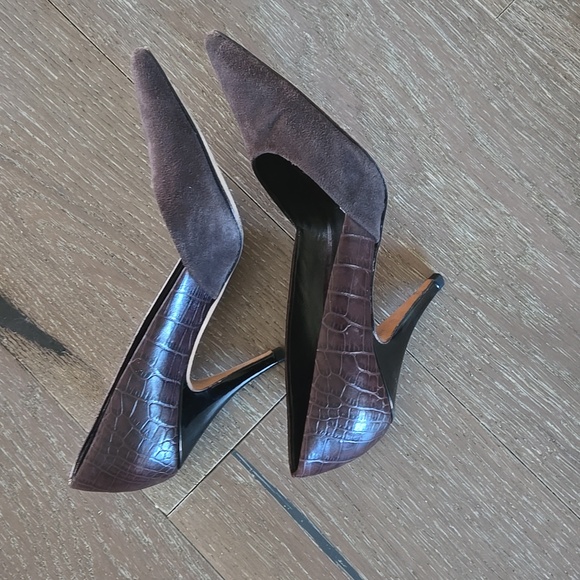 Elie Tahari brown suede and leather pumps - Picture 4 of 6